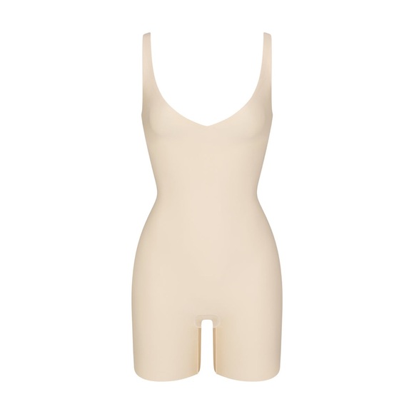 ✨NEW SKIMS BODY UNLINED PLUNGE MID THIGH BODYSUIT SAND XL - Picture 4 of 4